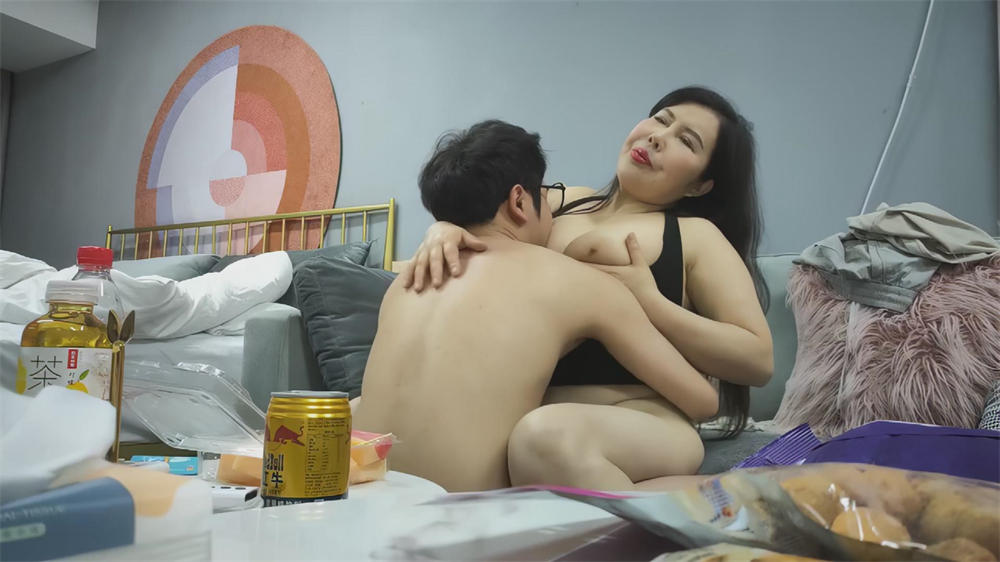 巨乳骚熟女 (2).jpg